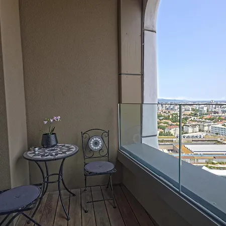 Skau White In Sky Park 3 Tower 27 Floor Panoramic View Free Parking 公寓 布拉迪斯拉发